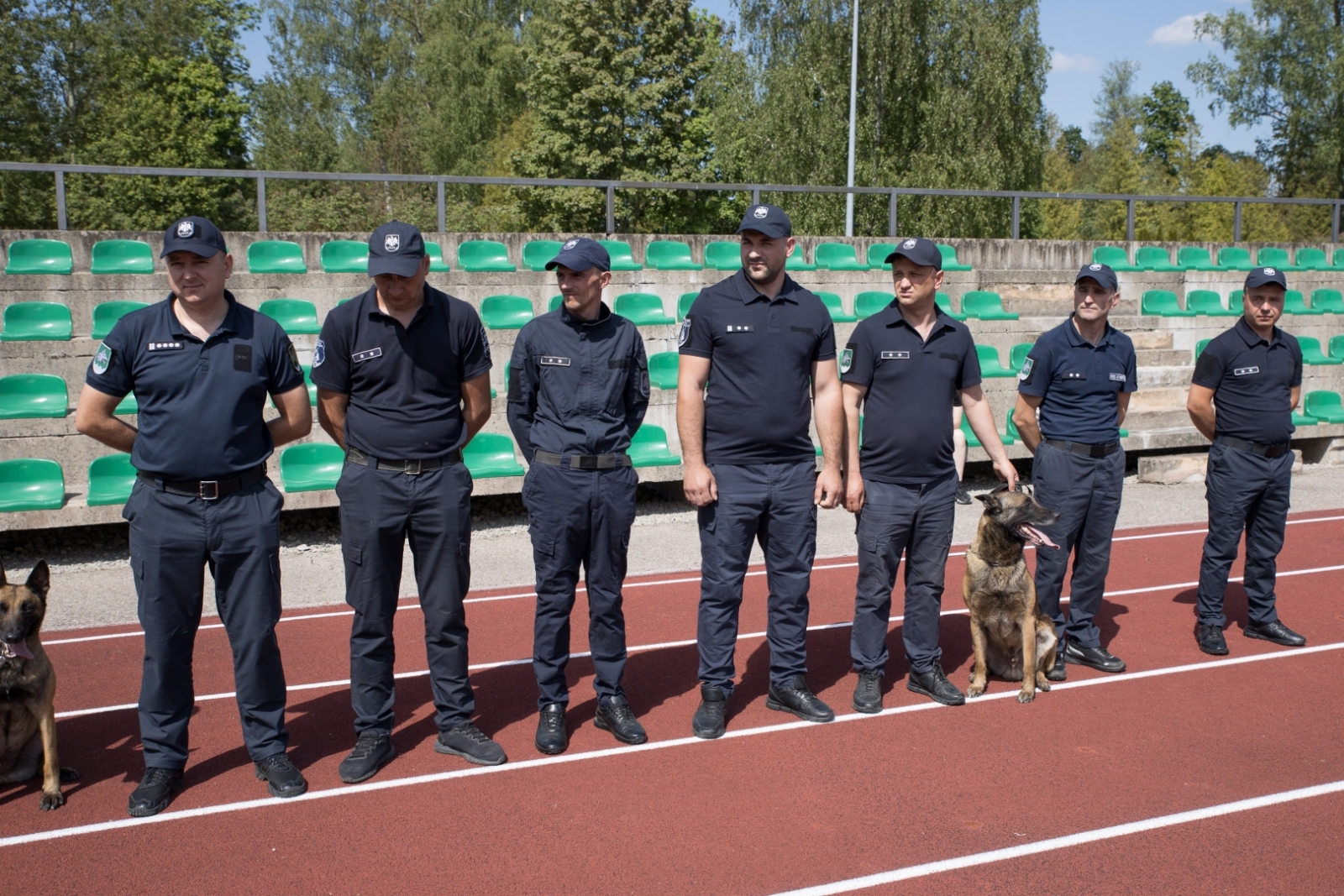 Kinologi un dienesta suņi demonstrē prasmes XXIV Valsts robežsardzes sacensībās Nr.11