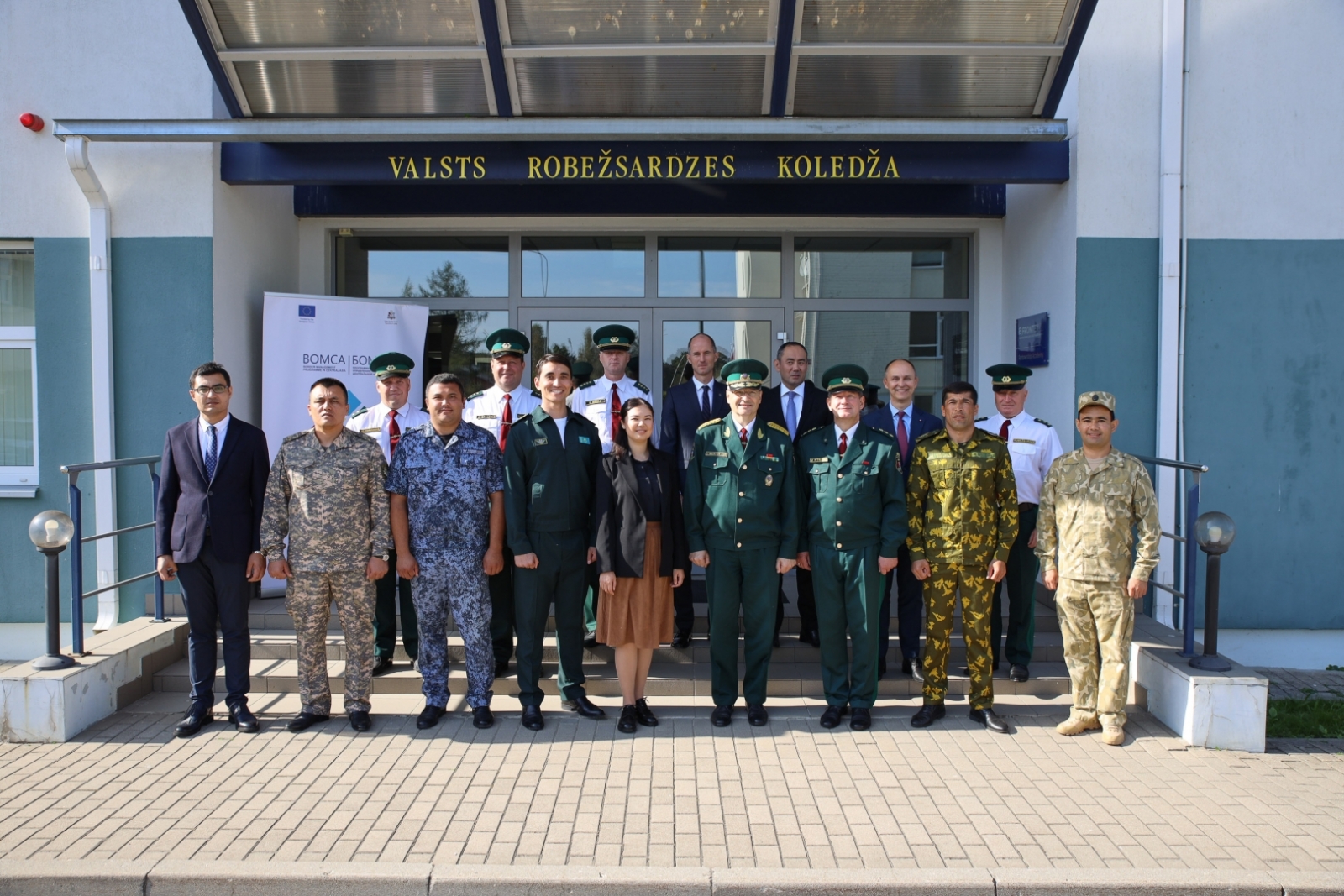 Valsts robežsardzes koledžā apmācītie Centrālāzijas kinologi saņem diplomus Nr.1